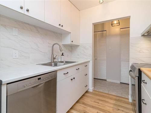 106-3160 Irma St, Victoria, BC - Indoor Photo Showing Kitchen With Double Sink