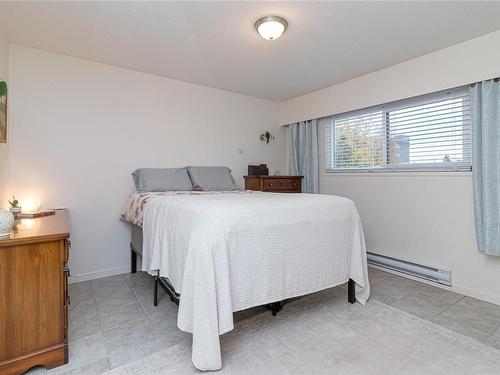 106-3160 Irma St, Victoria, BC - Indoor Photo Showing Bedroom