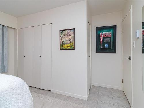 106-3160 Irma St, Victoria, BC - Indoor Photo Showing Bedroom