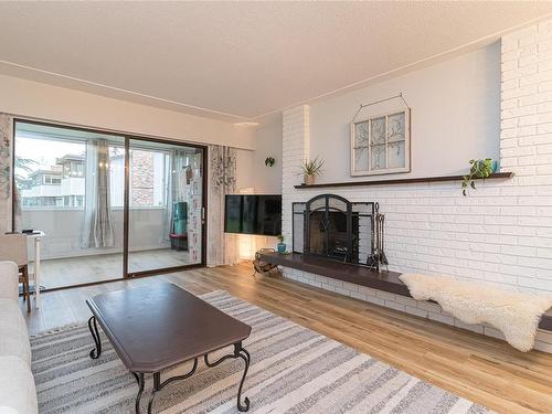 106-3160 Irma St, Victoria, BC - Indoor Photo Showing Living Room With Fireplace