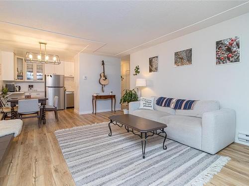 106-3160 Irma St, Victoria, BC - Indoor Photo Showing Living Room