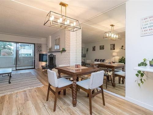 106-3160 Irma St, Victoria, BC - Indoor Photo Showing Dining Room