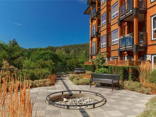 203-201 Nursery Hill Dr, View Royal, BC - Outdoor