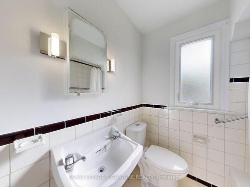 58 Greylawn Cres, Toronto, ON - Indoor Photo Showing Bathroom