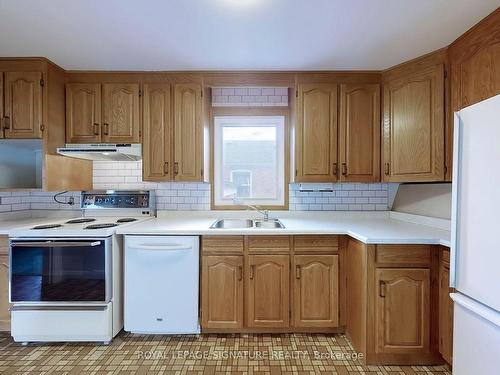 58 Greylawn Cres, Toronto, ON - Indoor Photo Showing Kitchen With Double Sink