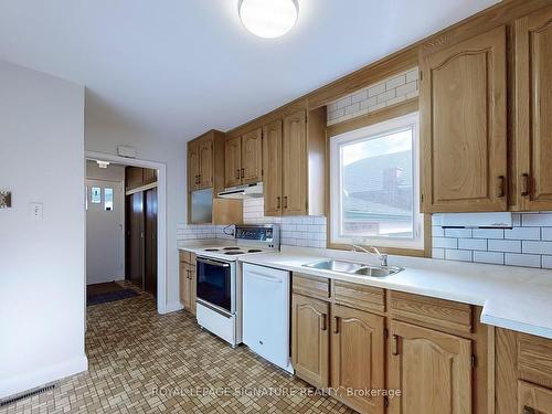 58 Greylawn Cres, Toronto, ON - Indoor Photo Showing Kitchen With Double Sink