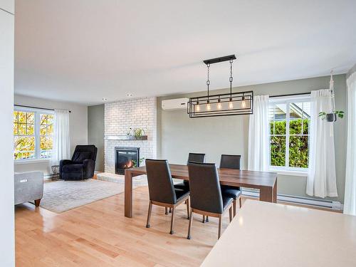 Vue d'ensemble - 782 Rue Des Cheminots, Mont-Saint-Hilaire, QC - Indoor Photo Showing Dining Room With Fireplace