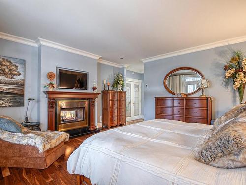 Master bedroom - 715 Rue Des Séminaristes, Saint-Hyacinthe, QC - Indoor Photo Showing Bedroom With Fireplace