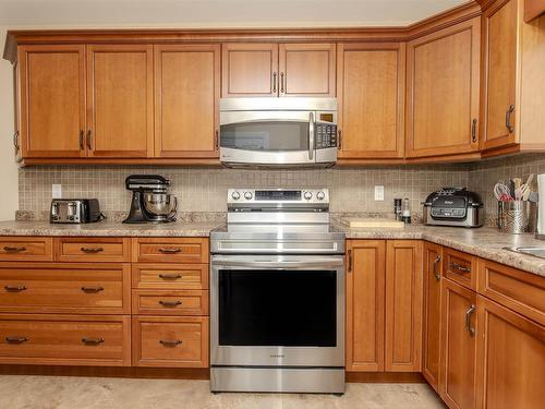 570 Redwood Avenue W, Thunder Bay, ON - Indoor Photo Showing Kitchen