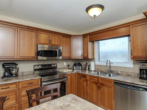 570 Redwood Avenue W, Thunder Bay, ON - Indoor Photo Showing Kitchen With Double Sink