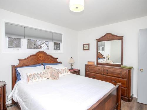 570 Redwood Avenue W, Thunder Bay, ON - Indoor Photo Showing Bedroom