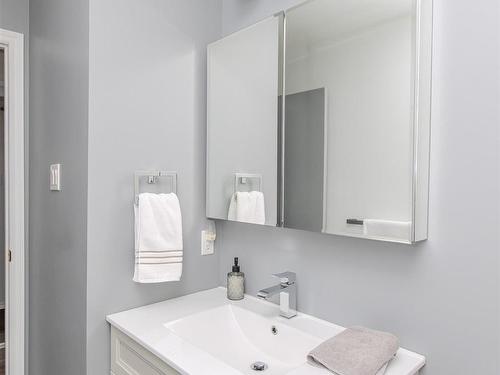 570 Redwood Avenue W, Thunder Bay, ON - Indoor Photo Showing Bathroom