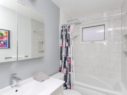 570 Redwood Avenue W, Thunder Bay, ON - Indoor Photo Showing Bathroom