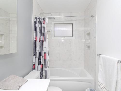 570 Redwood Avenue W, Thunder Bay, ON - Indoor Photo Showing Bathroom