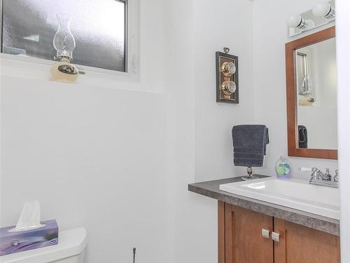 570 Redwood Avenue W, Thunder Bay, ON - Indoor Photo Showing Bathroom