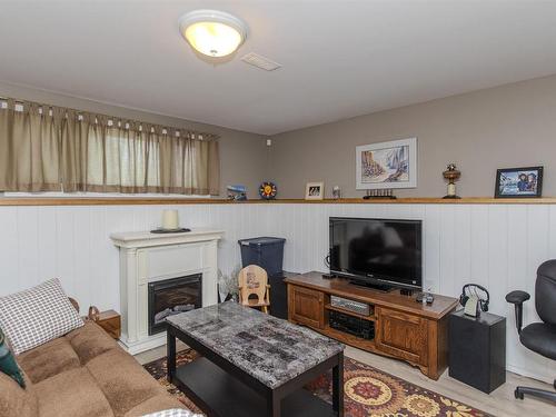 570 Redwood Avenue W, Thunder Bay, ON - Indoor Photo Showing Living Room With Fireplace