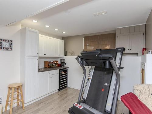 570 Redwood Avenue W, Thunder Bay, ON - Indoor Photo Showing Gym Room