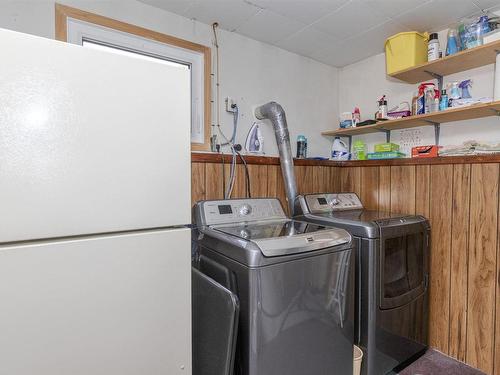 570 Redwood Avenue W, Thunder Bay, ON - Indoor Photo Showing Laundry Room