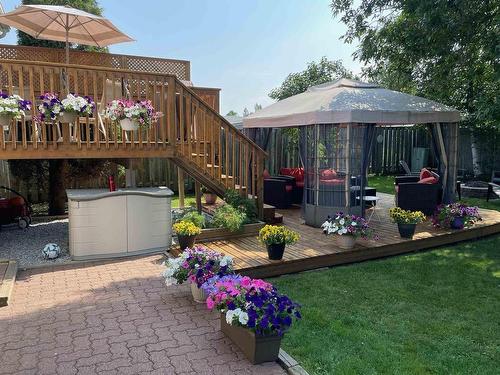 570 Redwood Avenue W, Thunder Bay, ON - Outdoor With Deck Patio Veranda