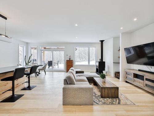 Overall view - 1840 Rue Papillon, Sainte-Julienne, QC - Indoor Photo Showing Living Room