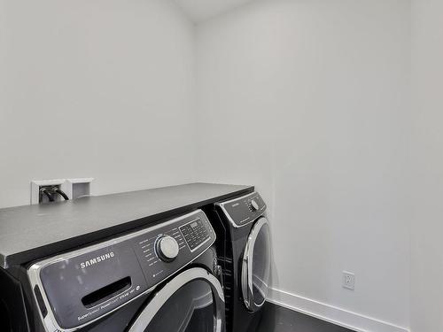 Laundry room - 1840 Rue Papillon, Sainte-Julienne, QC - Indoor Photo Showing Laundry Room