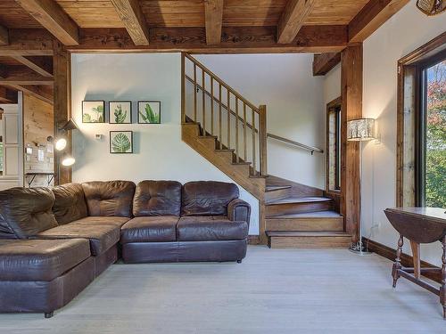 Escalier - 132 Rue Du Sommet, Sainte-Béatrix, QC - Indoor Photo Showing Living Room