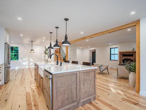 Kitchen - 108 Rue Bellevue, Bromont, QC - Indoor Photo Showing Kitchen With Upgraded Kitchen