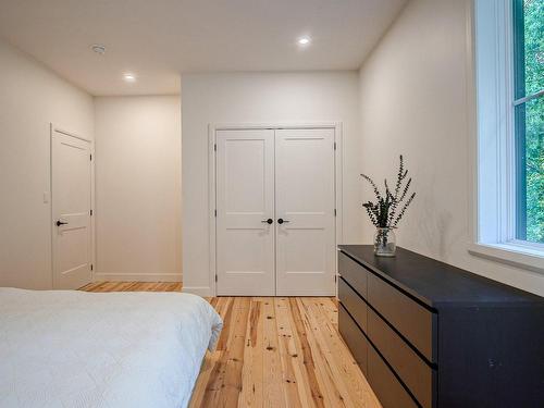 Bedroom - 108 Rue Bellevue, Bromont, QC - Indoor Photo Showing Bedroom