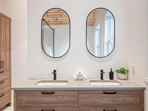 Ensuite bathroom - 108 Rue Bellevue, Bromont, QC - Indoor Photo Showing Bathroom