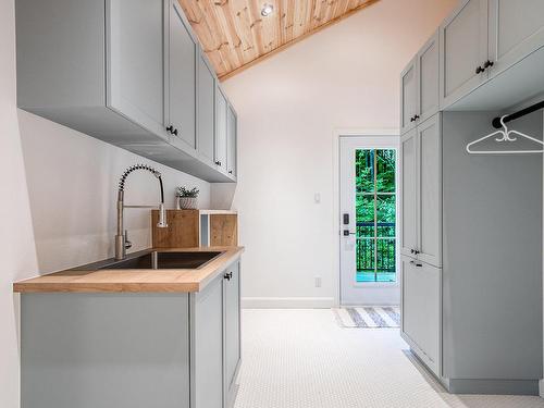 Laundry room - 108 Rue Bellevue, Bromont, QC - Indoor Photo Showing Kitchen