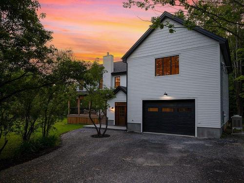 Garage - 108 Rue Bellevue, Bromont, QC - Outdoor