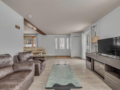 Salon - 13001 Rue Du Grand-Pré, Québec (La Haute-Saint-Charles), QC - Indoor Photo Showing Living Room