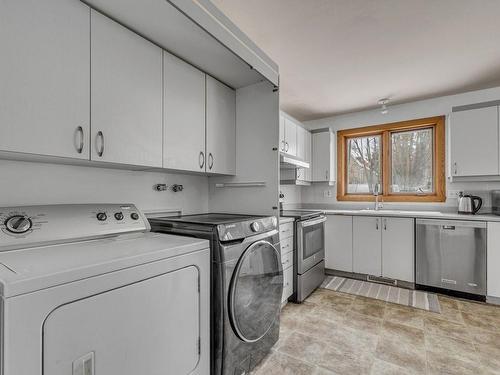 Salle de lavage - 13001 Rue Du Grand-Pré, Québec (La Haute-Saint-Charles), QC - Indoor Photo Showing Laundry Room