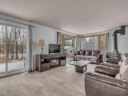 Salon - 13001 Rue Du Grand-Pré, Québec (La Haute-Saint-Charles), QC - Indoor Photo Showing Living Room