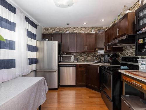 4-477 Lampson St, Esquimalt, BC - Indoor Photo Showing Kitchen