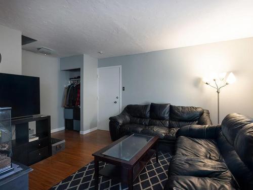 4-477 Lampson St, Esquimalt, BC - Indoor Photo Showing Living Room