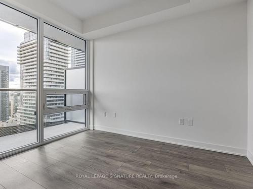 2301-127 Broadway Ave, Toronto, ON - Indoor Photo Showing Bathroom