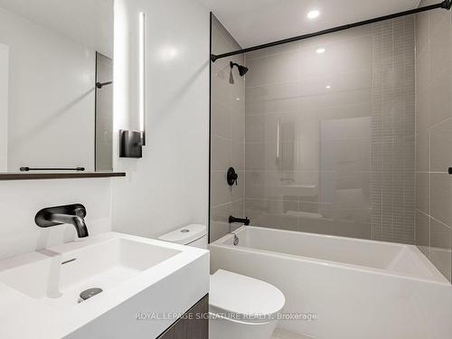 2301-127 Broadway Ave, Toronto, ON - Indoor Photo Showing Bathroom