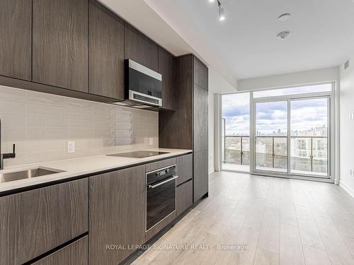 2301-127 Broadway Ave, Toronto, ON - Indoor Photo Showing Kitchen