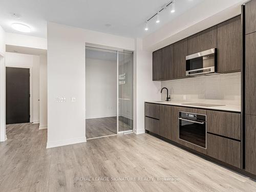 2301-127 Broadway Ave, Toronto, ON - Indoor Photo Showing Kitchen