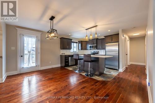 505 Gardner Crescent, Petawawa, ON - Indoor Photo Showing Kitchen With Upgraded Kitchen