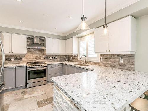 37 Mayfair Dr, Barrie, ON - Indoor Photo Showing Kitchen With Upgraded Kitchen