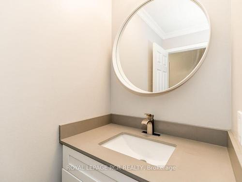 37 Mayfair Dr, Barrie, ON - Indoor Photo Showing Bathroom