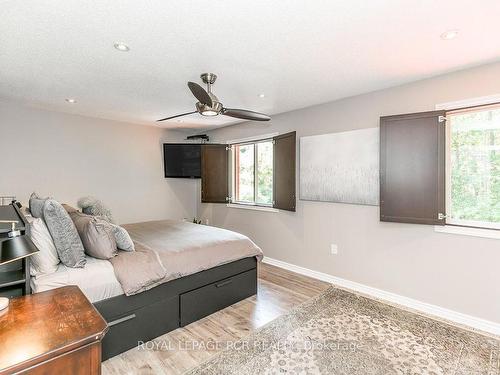 37 Mayfair Dr, Barrie, ON - Indoor Photo Showing Bedroom