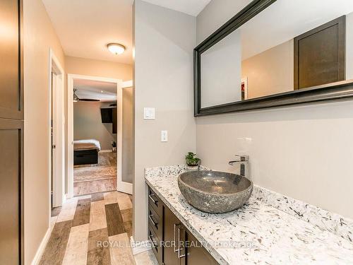 37 Mayfair Dr, Barrie, ON - Indoor Photo Showing Bathroom