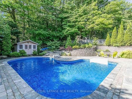 37 Mayfair Dr, Barrie, ON - Outdoor With In Ground Pool