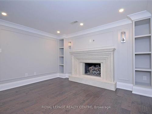 326 Slade Cres, Oakville, ON - Indoor With Fireplace