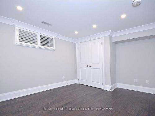 326 Slade Cres, Oakville, ON - Indoor Photo Showing Other Room