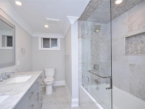 326 Slade Cres, Oakville, ON - Indoor Photo Showing Bathroom