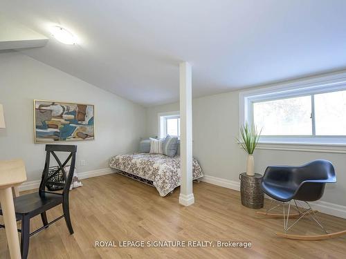 Upper-696 Queens Ave, London, ON - Indoor Photo Showing Bedroom